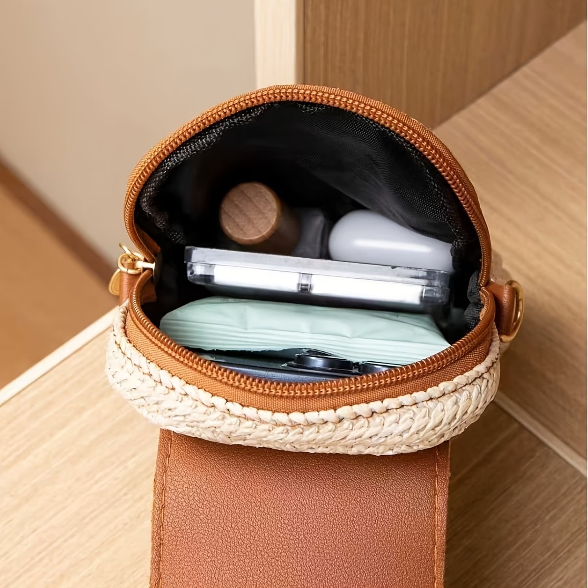Vacation-style Straw Woven Tassel Phone Pouch  2